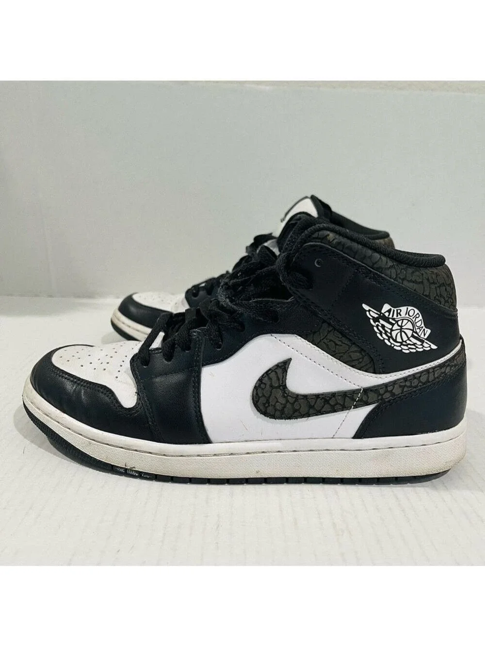 Men’s Jordan 1 Mid SE Panda Elephant Black & White High Top Shoes Size 9.5 US!